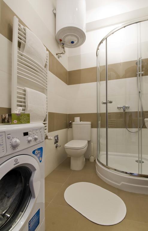 Regiposta Studio Budapest Bilik gambar