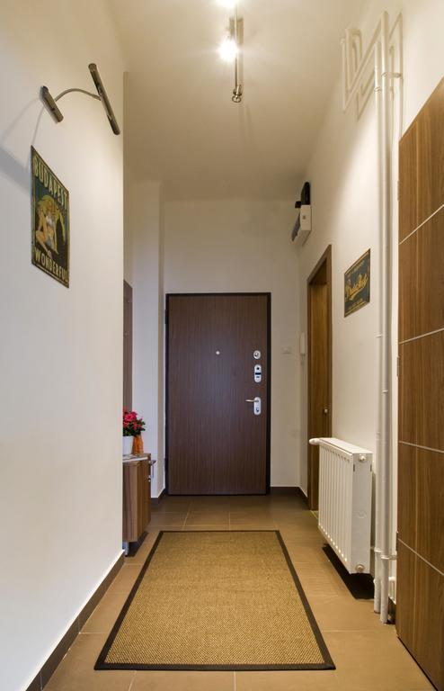 Regiposta Studio Budapest Bilik gambar