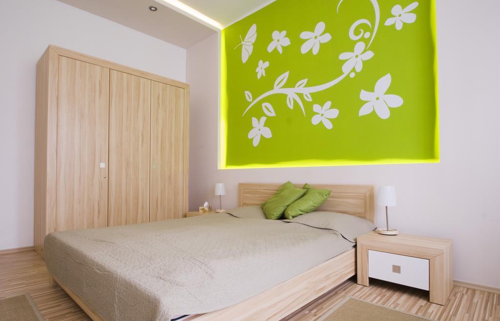 Regiposta Studio Budapest Bilik gambar
