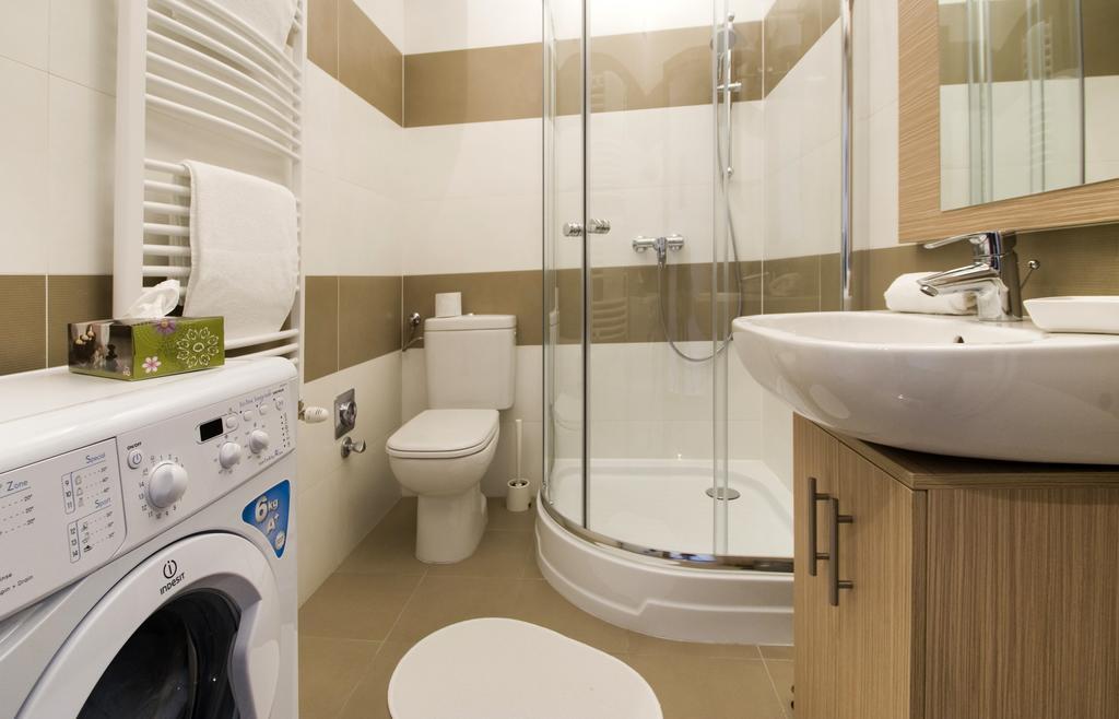 Regiposta Studio Budapest Bilik gambar